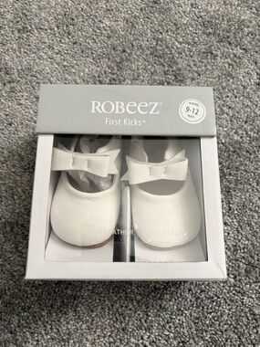 Robeez White Baby Mary Jane Shoes with Bow